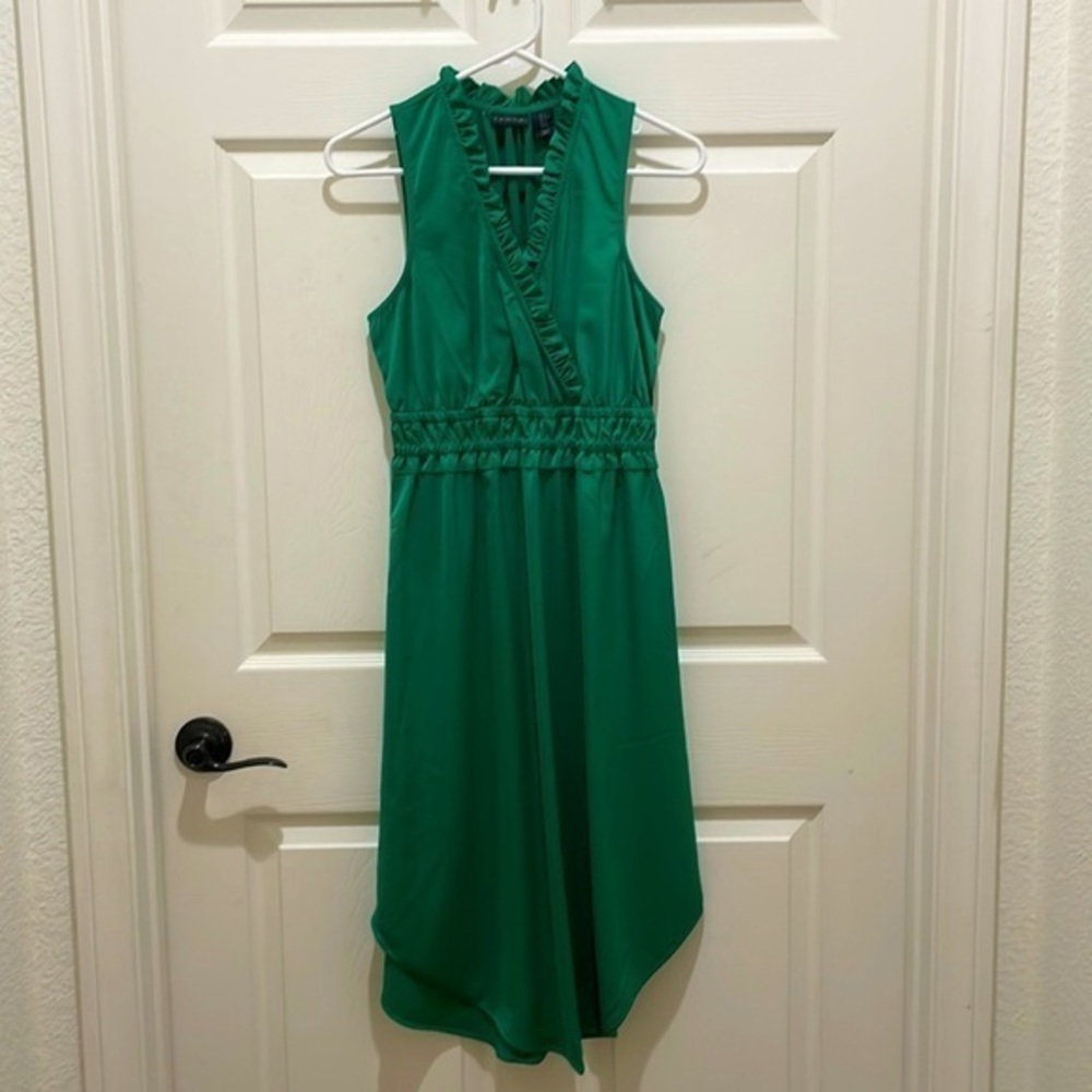 Tahari Kelly Green Sleeveless Smocked MIDI Dress - NWOT